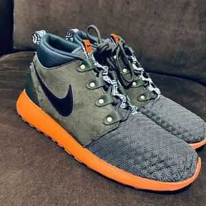 Unique Mint Condition Nike ROSHE Run SneakerBoot Dark Olive Orange Mens 10.5 US